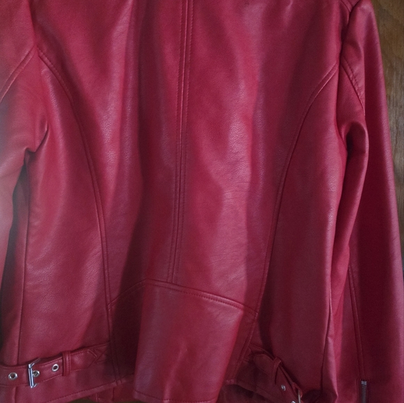 Red leather jacket - Picture 3 of 3